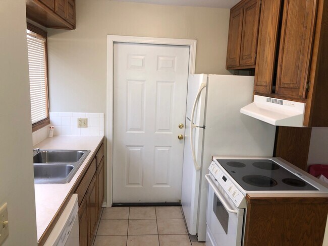 Building Photo - TS-Woodridge Duplex