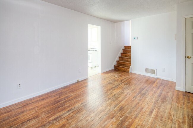 Building Photo - 203 Sycamore Rd