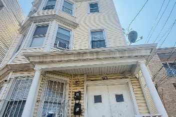 Primary Photo - 30 Wainwright St