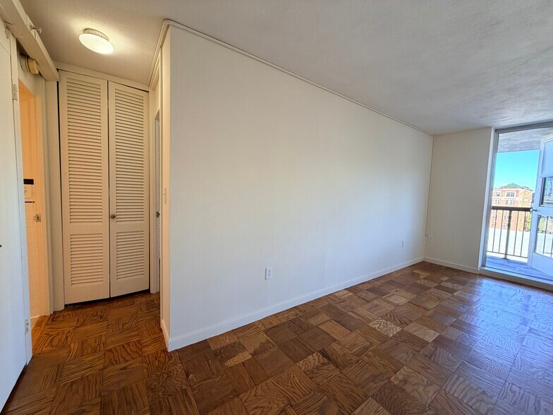 Building Photo - 57 Monmouth St