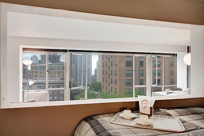 Building Photo - Sutton Place Condo in the heart of first hill