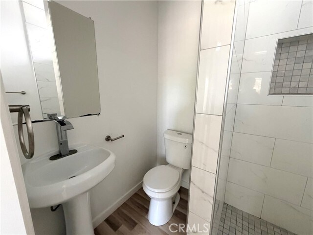 Building Photo - 1020 W 67th St