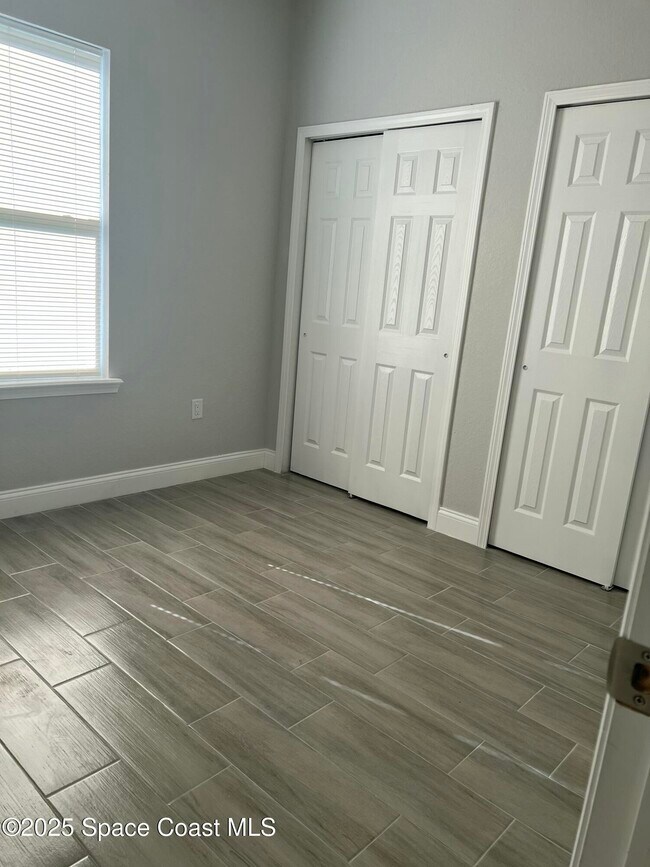 Building Photo - 571 San Filippo Dr SE