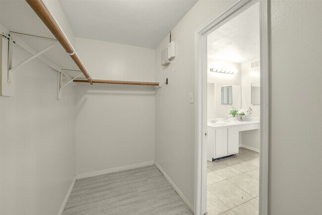 Building Photo - 839 Autumn Point Ln
