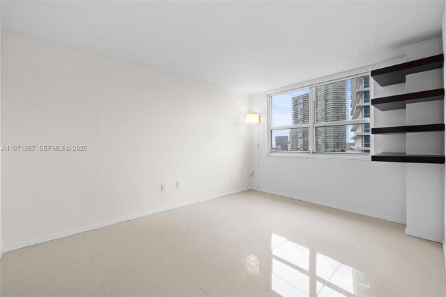 Building Photo - 650 West Ave