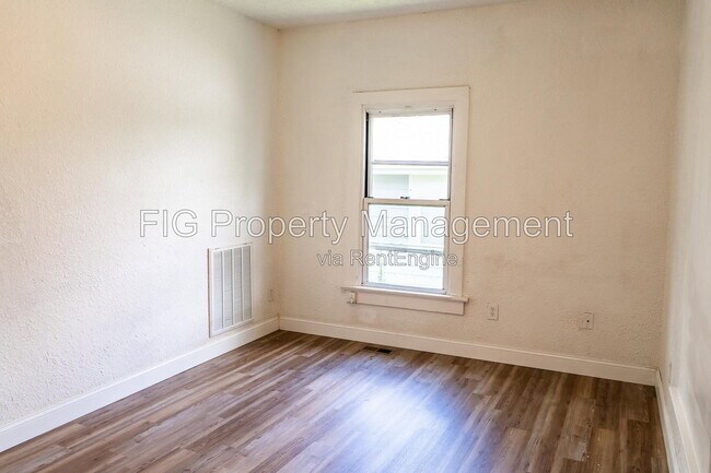 Building Photo - 1013 Glider Ave