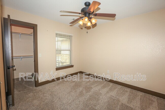 Building Photo - 1000 Peak St