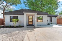 Building Photo - 811 W Oltorf St