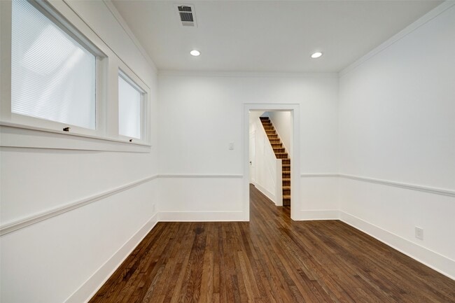 Building Photo - 303 W Clay St