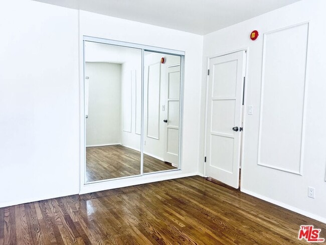 Building Photo - 1860 Alexandria Ave