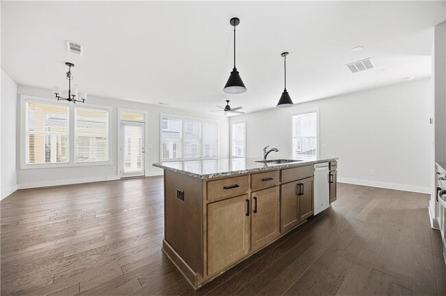 Building Photo - 1222 Westshore Dr