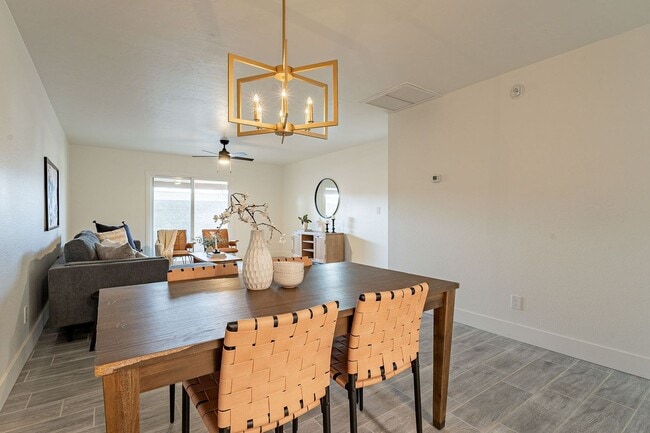 Building Photo - Fresh & Clean Townhome in North Phx!