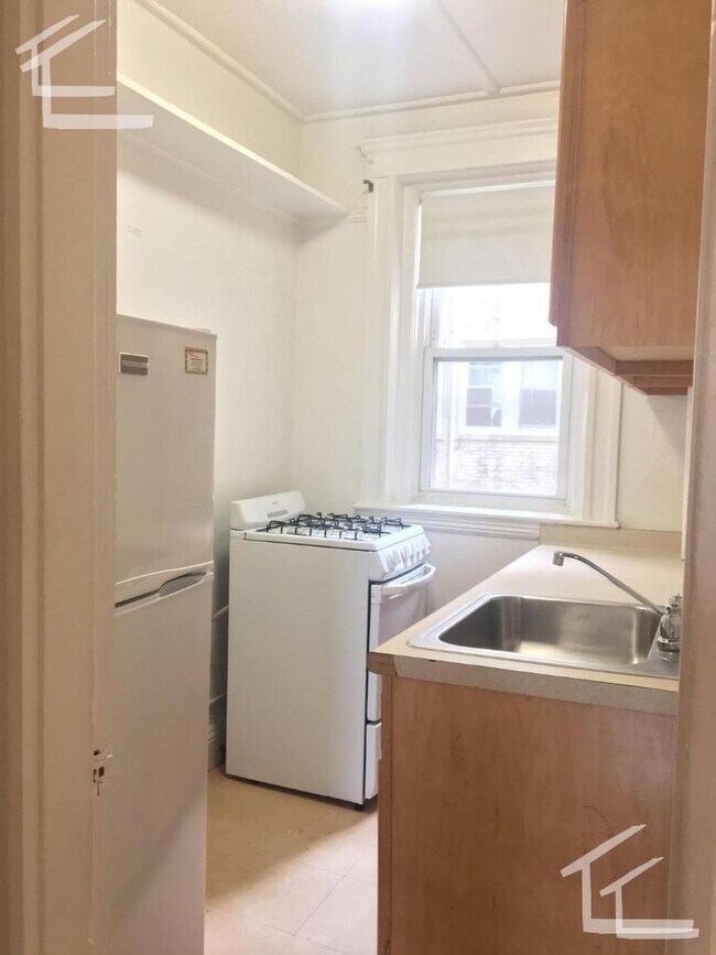 Building Photo - Fenway 1 bed split - available 9/5