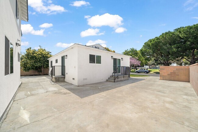 Building Photo - 4832 Downey Ave