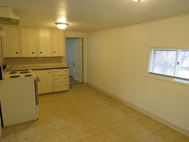 Building Photo - 1620 Canary Ave