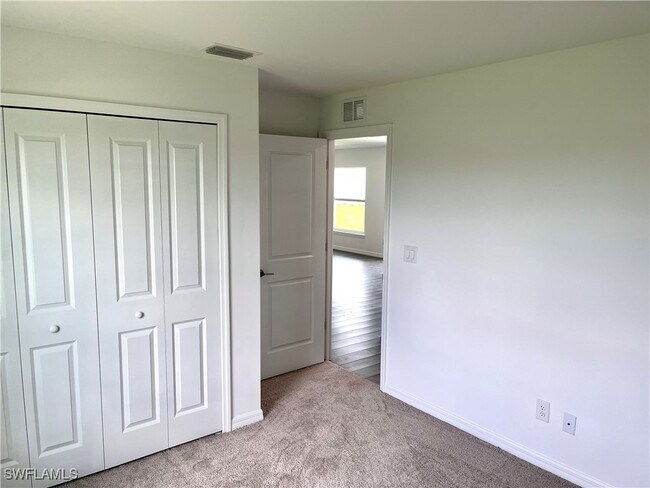 Building Photo - 4303 NE 12th Ct