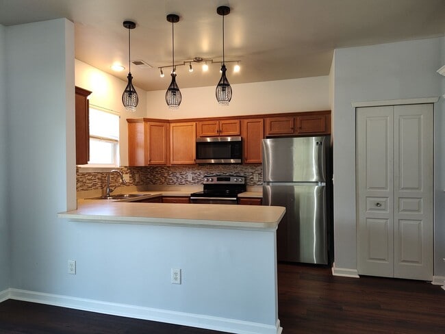Building Photo - Move-in ready, Townhome Located in the Bra...