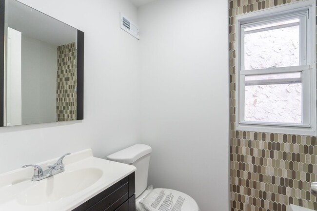 Building Photo - Point Breeze Beauty