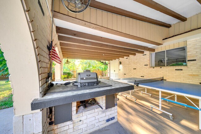 Building Photo - 605 Squires Row