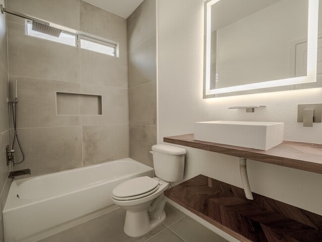 Building Photo - 24531 Via Salerno Ct