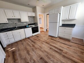Building Photo - Third Floor 3 Bd 1 Bath Near JFK T Station w/ In Unit Laundry!
