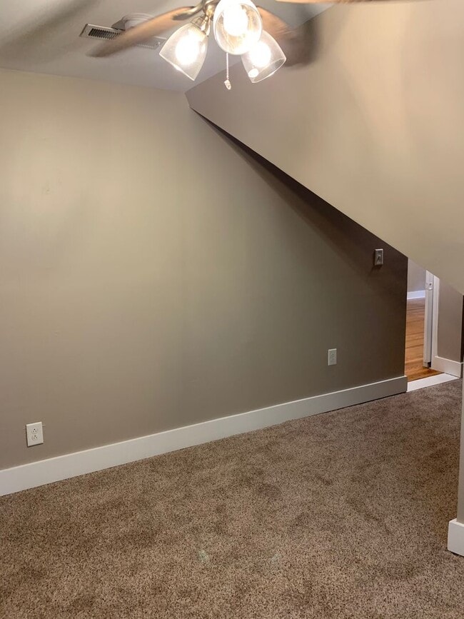 Building Photo - 1410 Calvin Ave