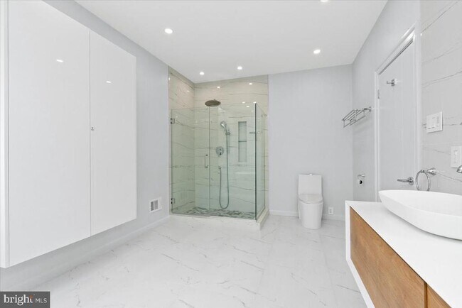 Building Photo - 1626 Foxhall Rd NW