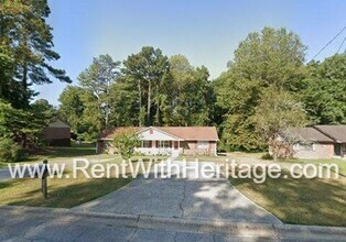 Building Photo - FANTASTIC 2 BEDROOM 1.5 BATH DUPLEX WITH ALL THE UPGRADES / GREAT LOCATION