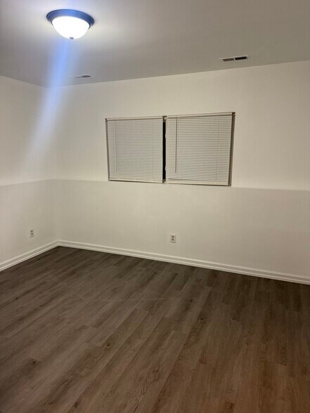 Building Photo - 122 Jeffrey St