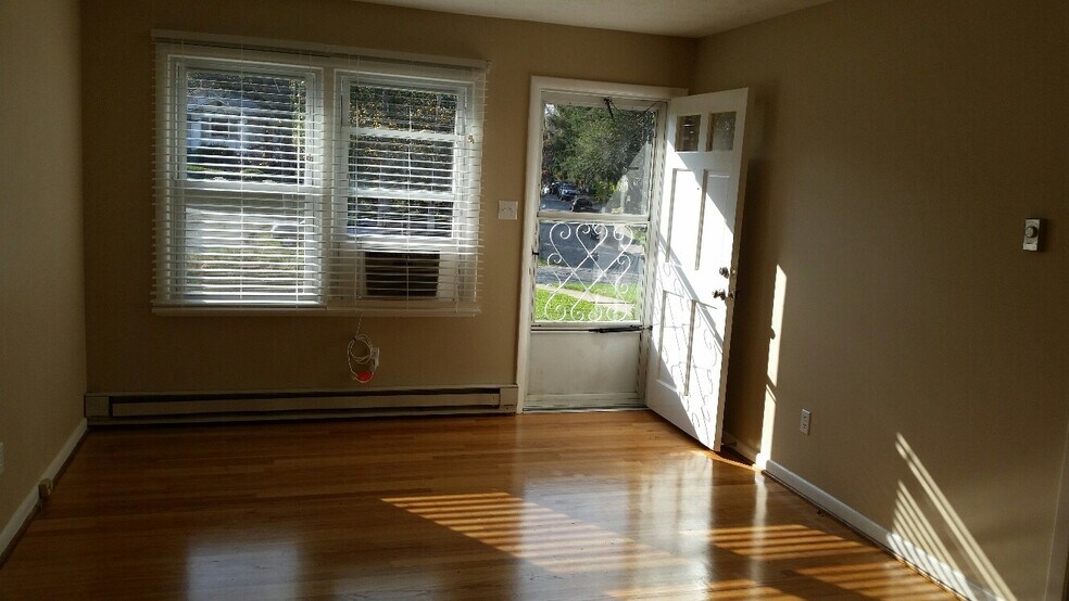 Building Photo - 55 Dunwell Ave
