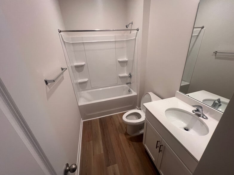 Building Photo - Room in House on Cramer Crk Dr