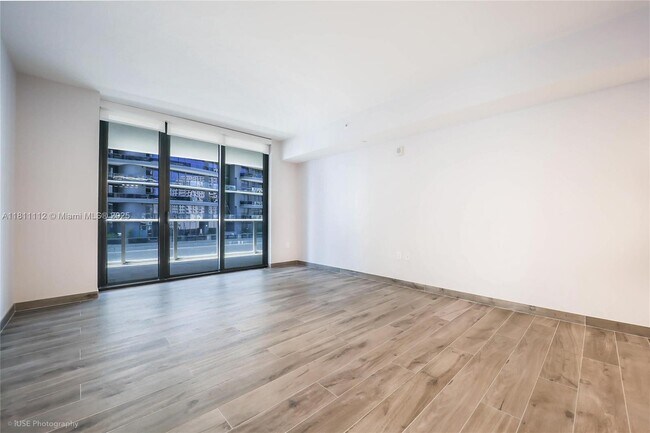 Building Photo - 1010 Brickell Ave