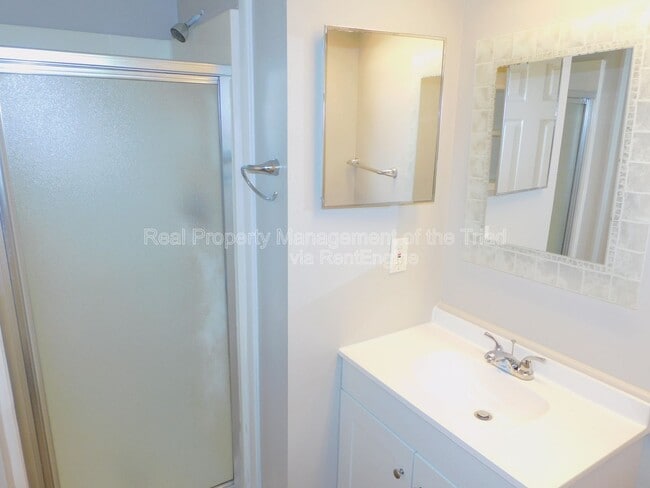 Building Photo - 911 Tipperary Dr