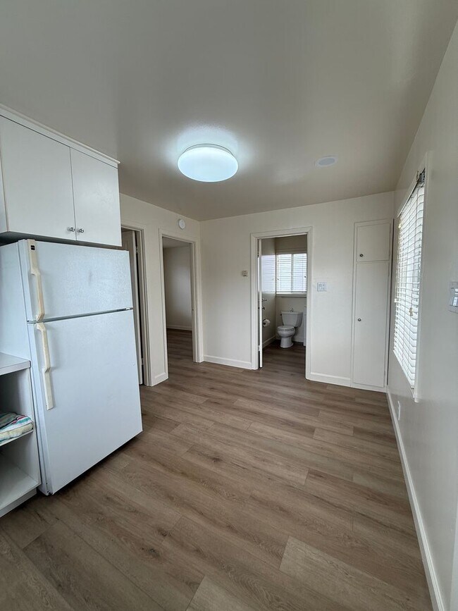 Building Photo - 622 Tamarack Ln