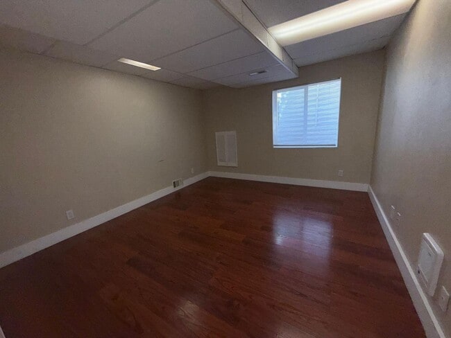 Building Photo - Spacious Tri-Level Home for Rent in Tooele...
