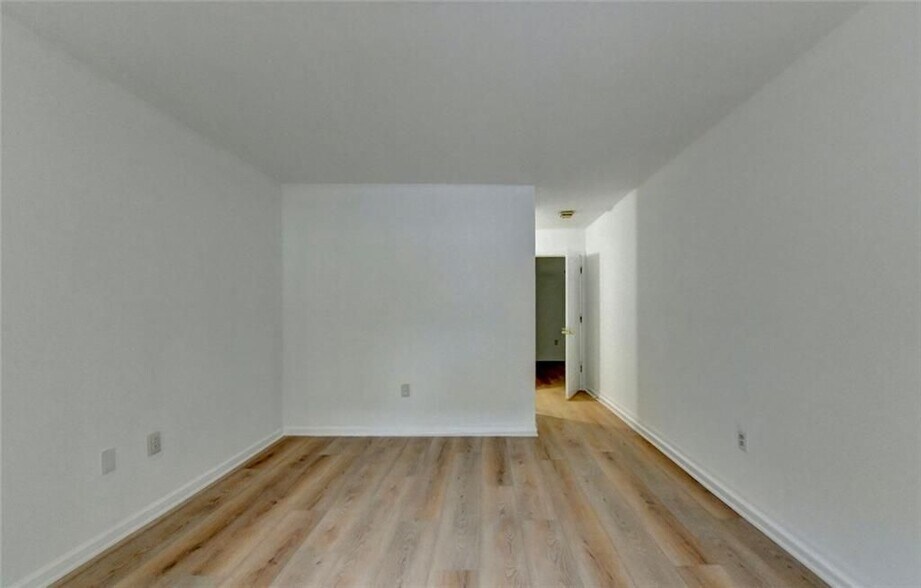 Building Photo - 4101 Pine Heights Dr NE