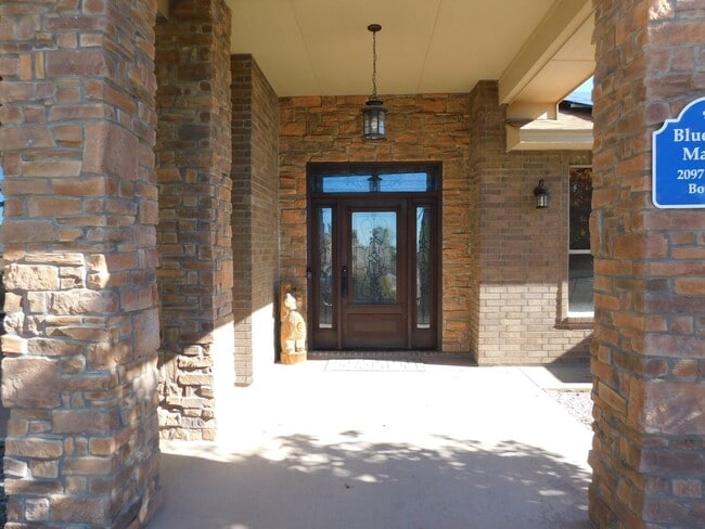 Building Photo - Check out this beautiful home located in o...