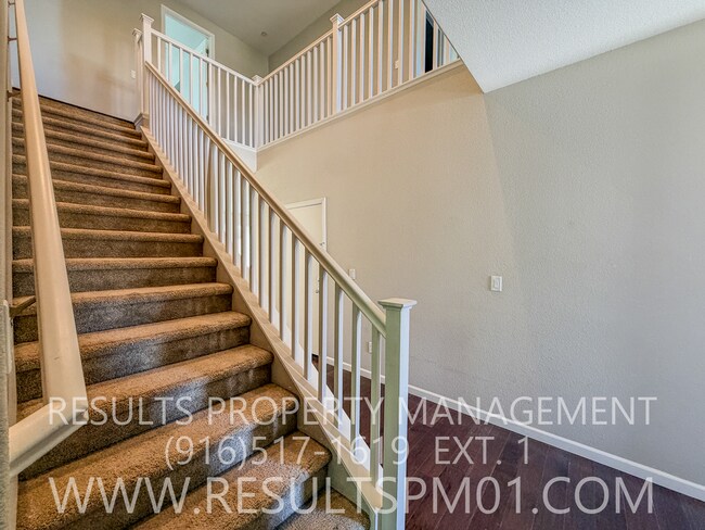Building Photo - 1041 Bridlewood Dr