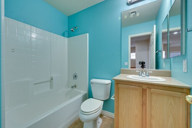 Building Photo - NW 3 bedroom!! Community Pool!! Playground...