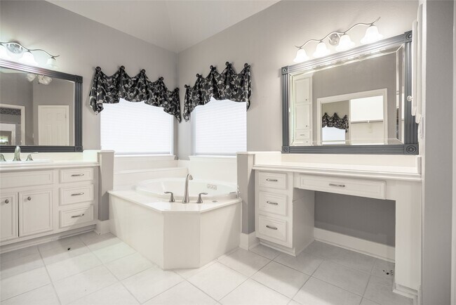 Building Photo - 26910 Willow Ln