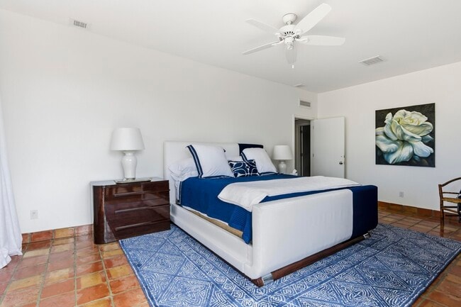 Building Photo - 264 Everglade Ave