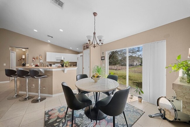 Building Photo - Beautiful 3 bedrooms 2 bathrooms single family home in Lehigh Acres