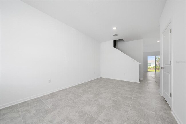 Building Photo - 2587 Skyline Lp