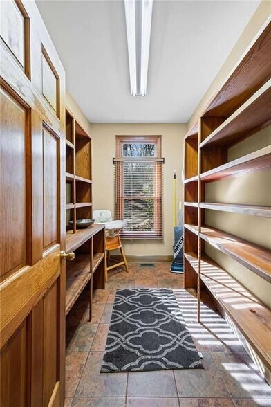 Building Photo - 339 Willow Dr