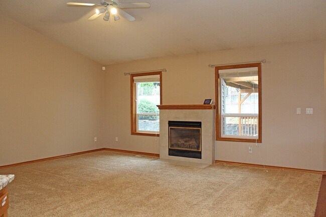 Building Photo - 15040 SE Lostine Dr