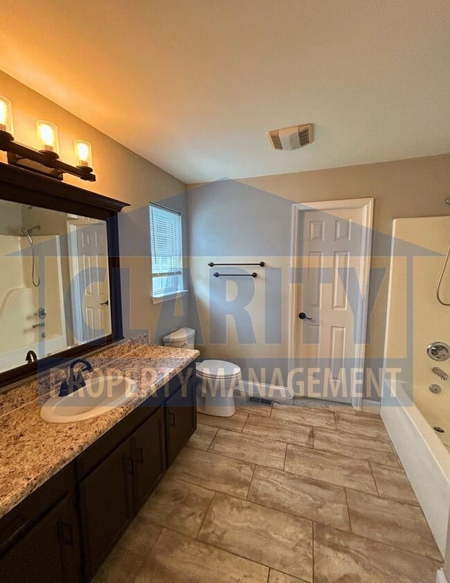 Building Photo - 3 bedroom home w/ fenced in backyard!