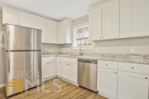 Building Photo - 1758 Poinsettia Dr