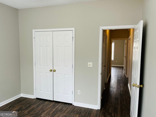 Building Photo - 50 Rock Mill Ct