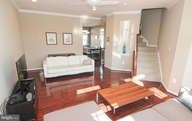 Building Photo - 7548 Honey Locust Ln