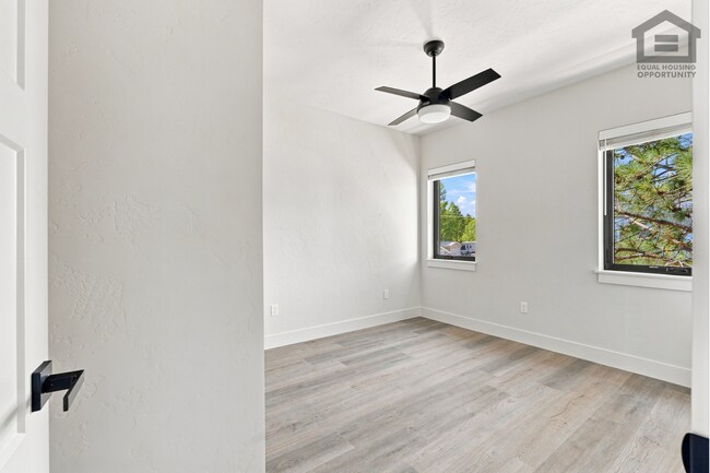 Building Photo - 2548 SW Yew Ave